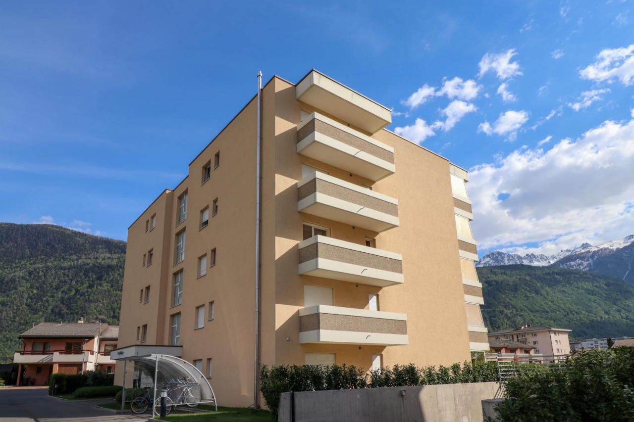 Modern Apartment Close To Martigny Train Station Экстерьер фото