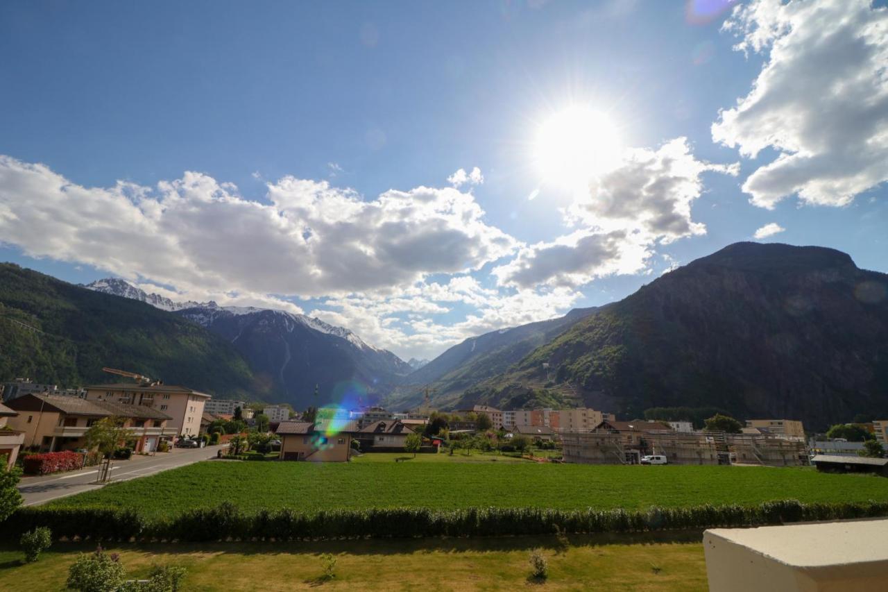 Modern Apartment Close To Martigny Train Station Экстерьер фото