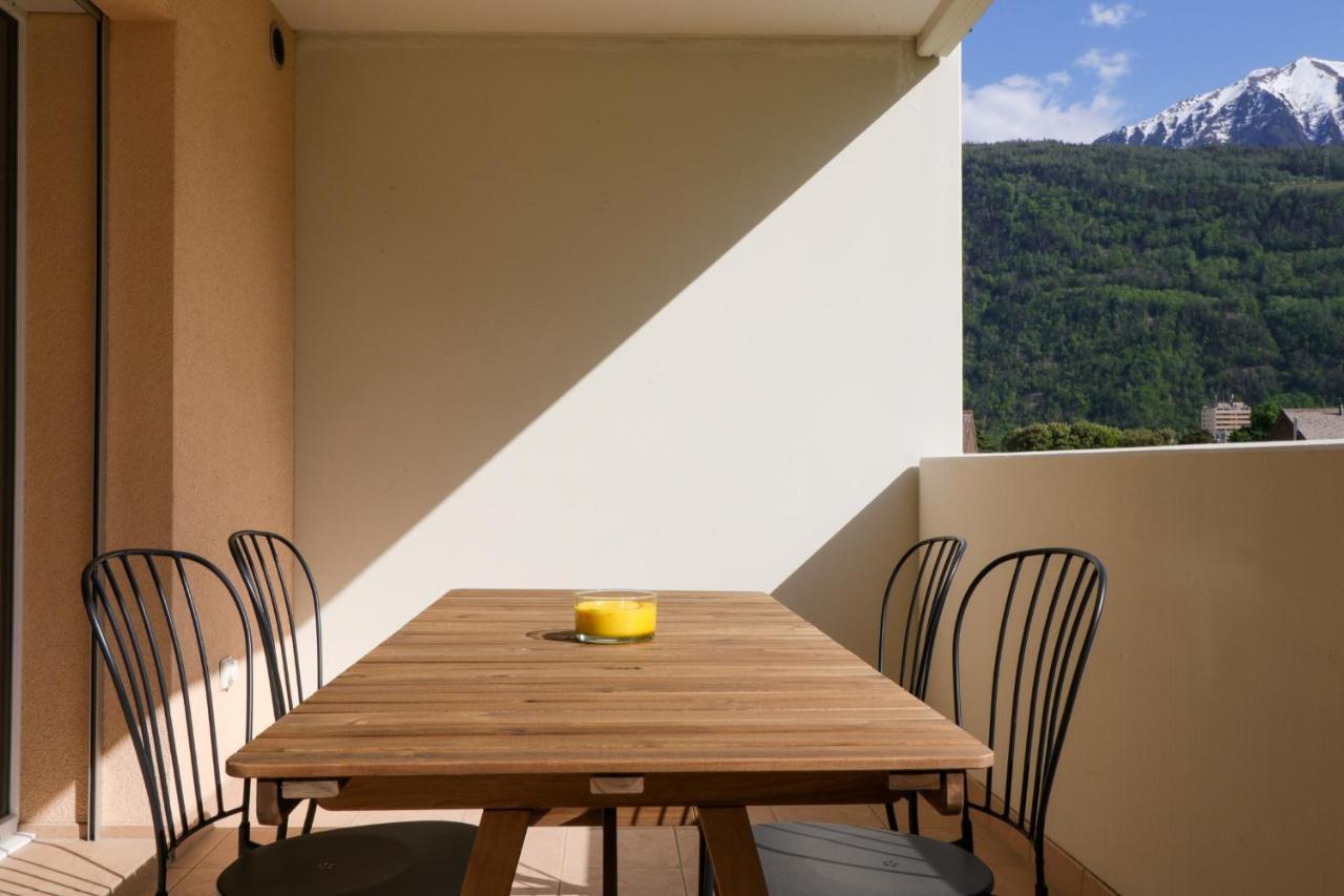 Modern Apartment Close To Martigny Train Station Экстерьер фото